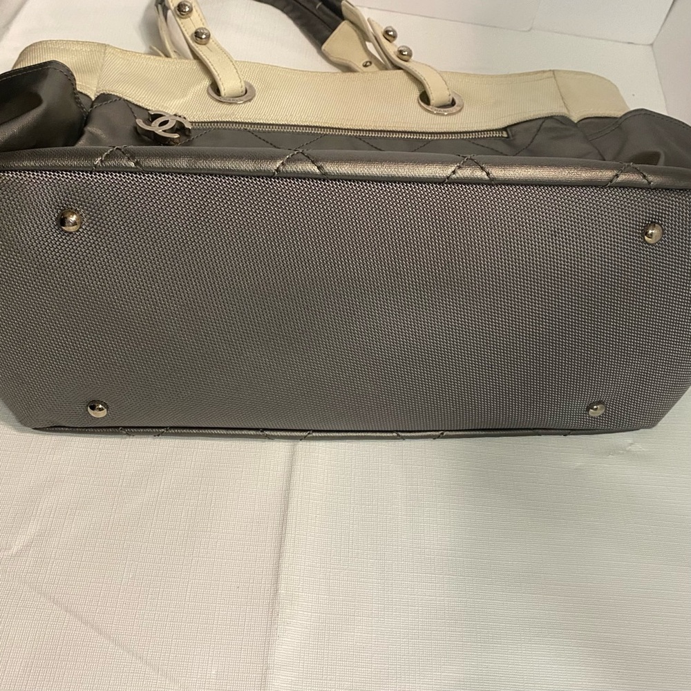 CHANEL Metallic Silver and Cream Tote Bag - Picture 6 of 16